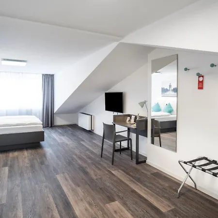 Ξενοδοχείο Boarding World Smart 4*