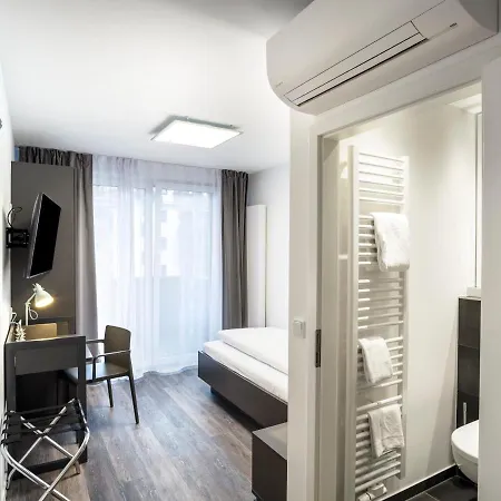 Ξενοδοχείο Boarding World Smart 4*